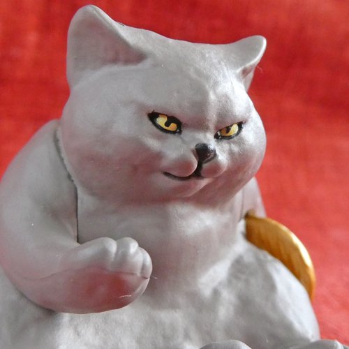 白亜器の猫フィギュアマスコット【福強請り猫/灰色】 - 猫雑貨・猫