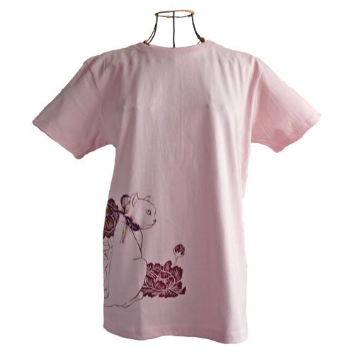 チラッ猫と牡丹のTシャツ【ベビーピンク】 - 猫雑貨・猫グッズ専門通販