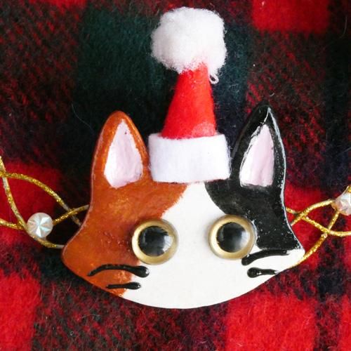 ハンドメイドのワイヤーリース【クリスマス/スリーキャッツ】 - 猫雑貨