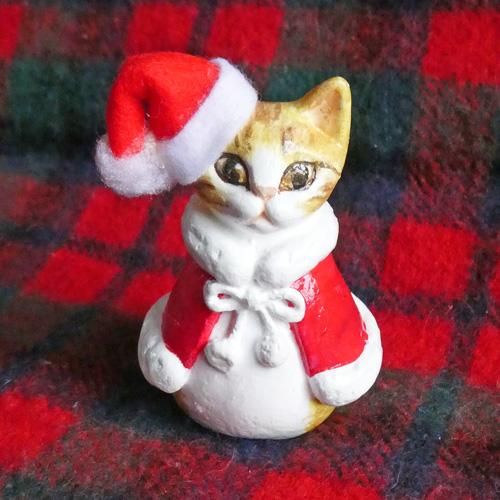 ハンドメイドのミニオブジェ【サンタの茶とら白猫】 - 猫雑貨