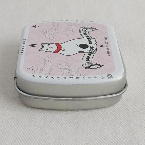割引購入 小粋な猫缶【三角工＆お香立て付き】サクラ 猫 - おすわりぶち猫 置物