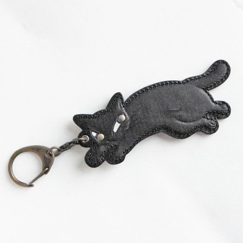 飛び猫CHIPキーホルダー#2【黒】 - 猫雑貨・猫グッズ 猫的生活百貨店 