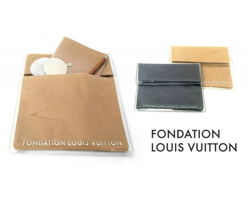 パリ限定！LOUIS VUITTON/ルイヴィトン美術館/タブレットケース/小物ポーチ/FONDATION LOUIS VUITTON/Tablet  Pouch