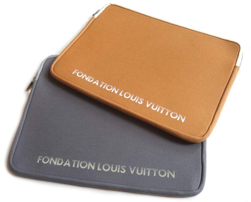 パリ限定！LOUIS VUITTON/ルイヴィトン美術館/ノートパソコン＆タブレットケース 15インチラップトップケース/小物ポーチ/FONDATION  LOUIS VUITTON/Laptop Sleeve 15"