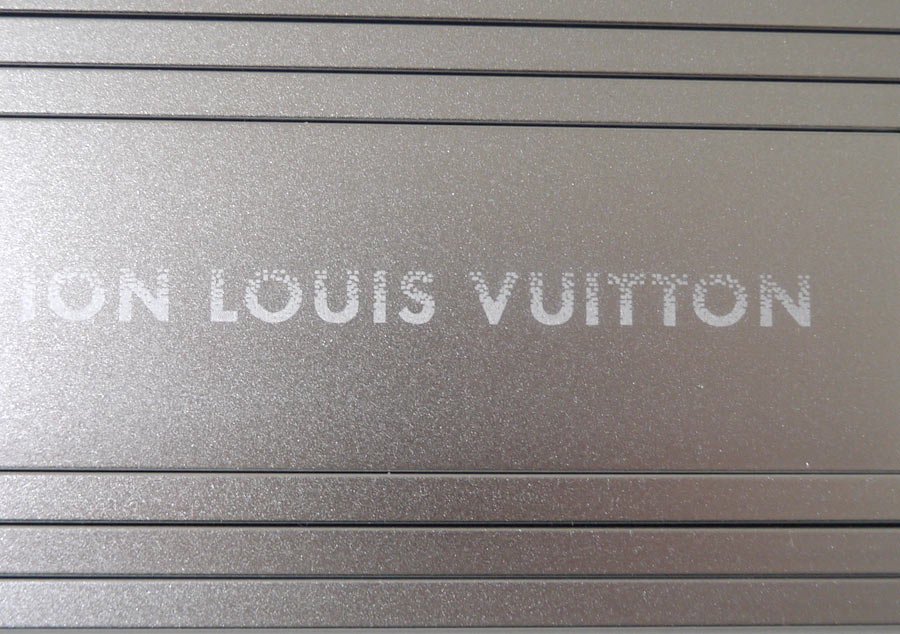 パリ限定！LOUIS VUITTON/ルイヴィトン美術館/充電式LEDライト 折りたたみ式コンパクトライト 卓上デスクライト 照明/明るさ3段階調節/FONDATION  LOUIS VUITTON/Table lamp Ziga