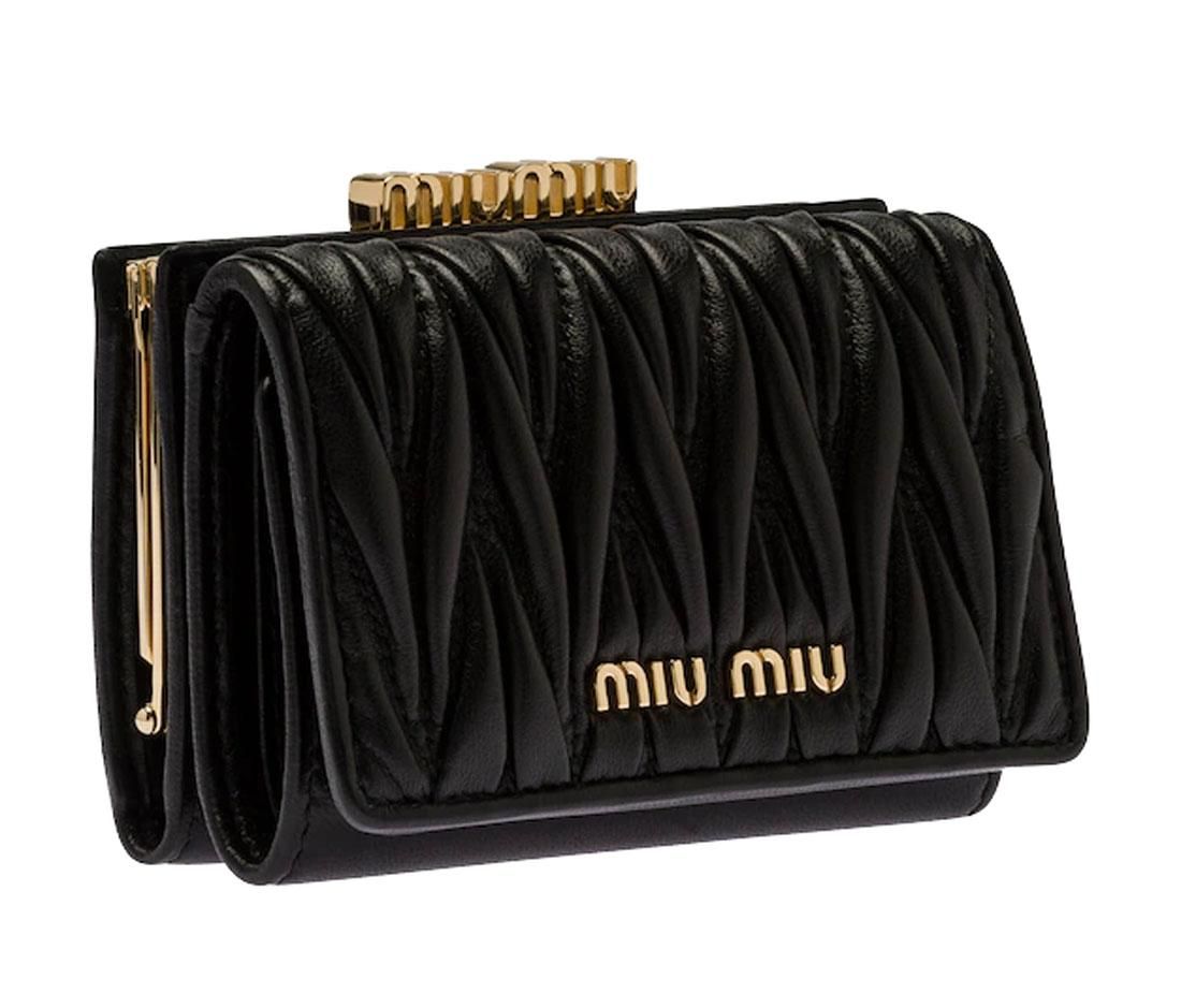 MiuMiu(ミュウミュウ) 三つ折り財布 マテラッセ MATELASSE