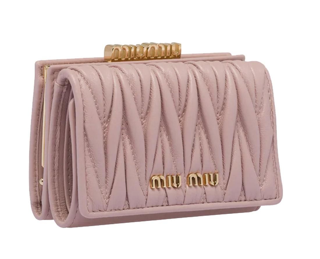 MiuMiu(ミュウミュウ) 三つ折り財布 マテラッセ MATELASSE