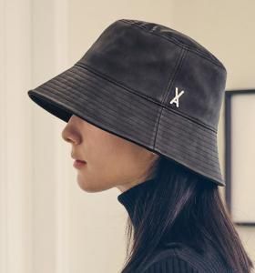 ŹVARZAR Х Хåȥϥå ڹ֥ 쥶 糰к ˹  VA Stud Vegan Leather Bucket Hat Black<img class='new_mark_img2' src='https://img.shop-pro.jp/img/new/icons5.gif' style='border:none;display:inline;margin:0px;padding:0px;width:auto;' />