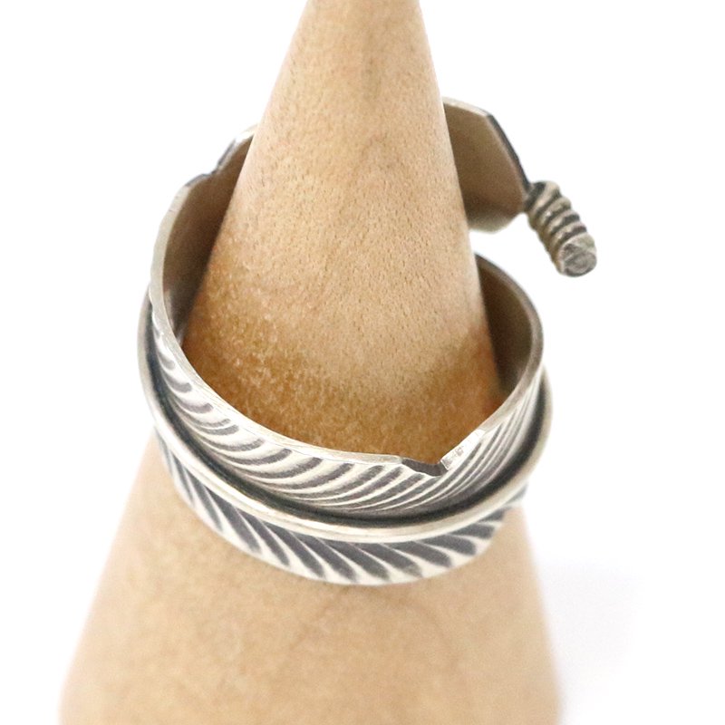 Indian Jewelry (インディアン ジュエリー)『Navajo Chris Charley Feather Ring Type-B』-  REGGIE ショップ 通販