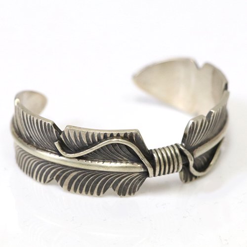 Indian JewelryNavajo Chris Charlie Feather Bangle Type-B