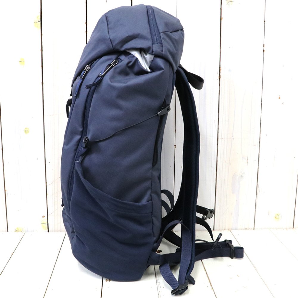 ARC'TERYX (アークテリクス)『MANTIS 20 BACKPACK』(Black Sapphire) - REGGIE ショップ 通販