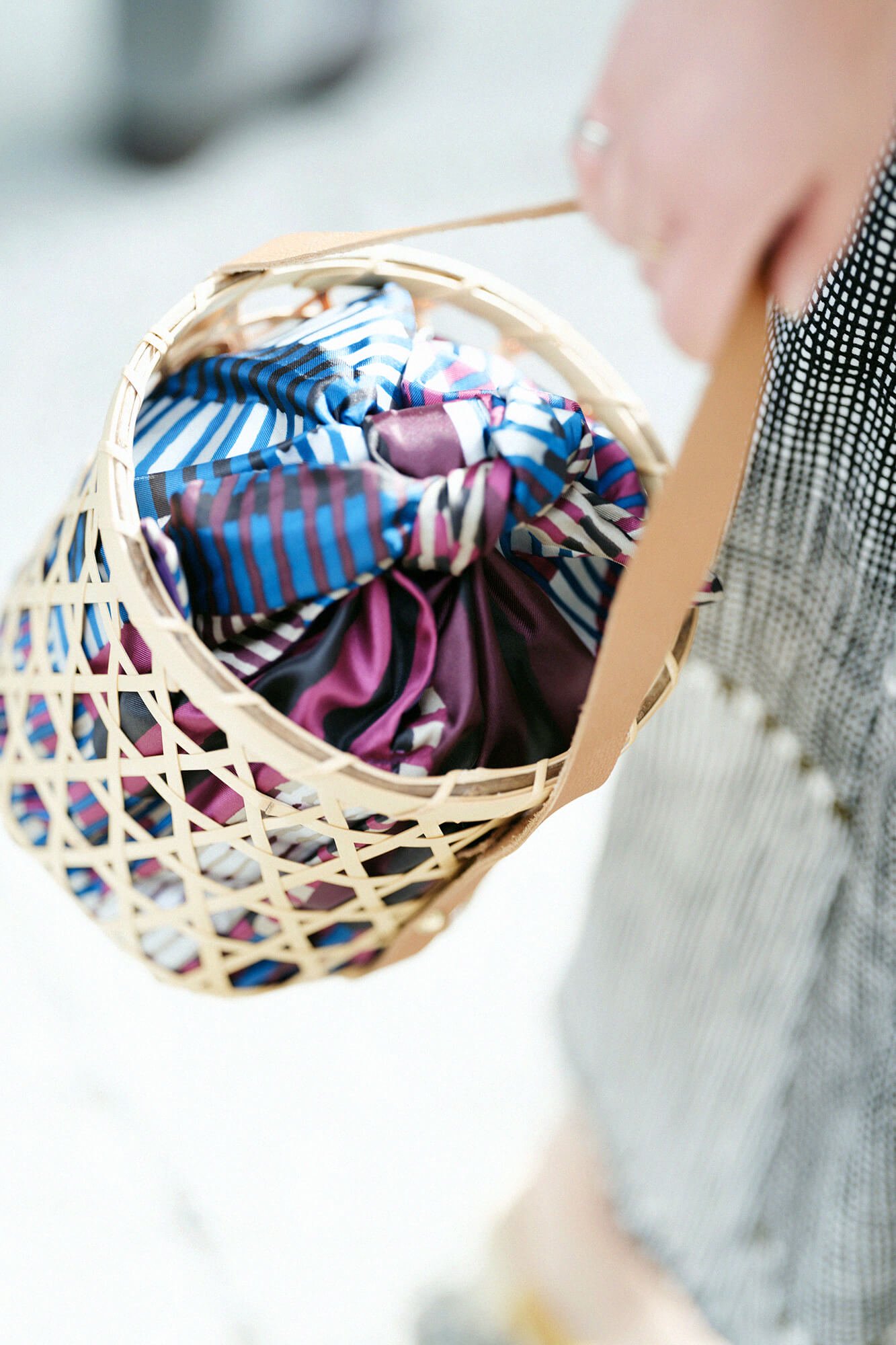 むつめ － 竹を“六つ編み”で編み上げた竹又謹製の竹籠バックです。