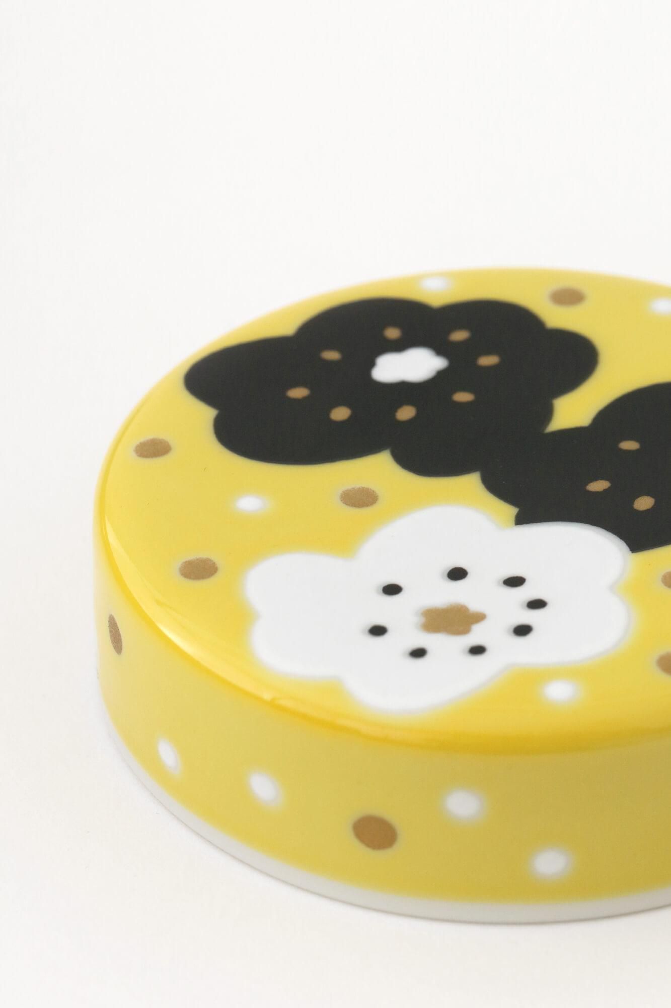 九谷焼文様蓋物（くたにやきもんようふたもの） 丸瓶（まるびん