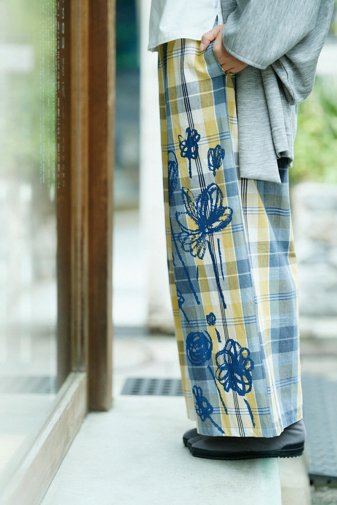 伊勢木綿 広形（ひろなり）もんぺ－ 伝統布で作ったワイドパンツ