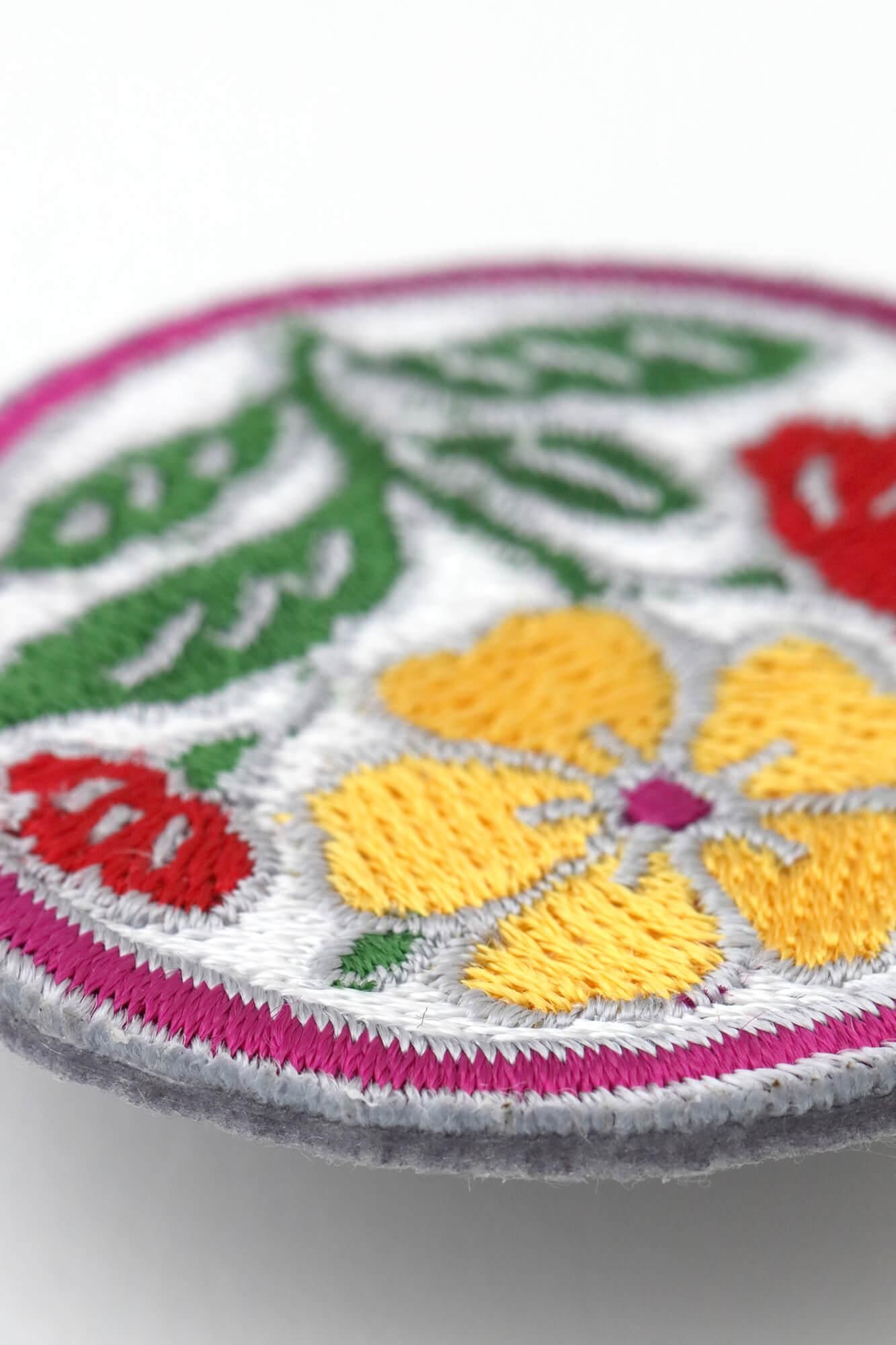 刺繍飾り（ししゅうかざり）／桃山桜（ももやまざくら） - SOU