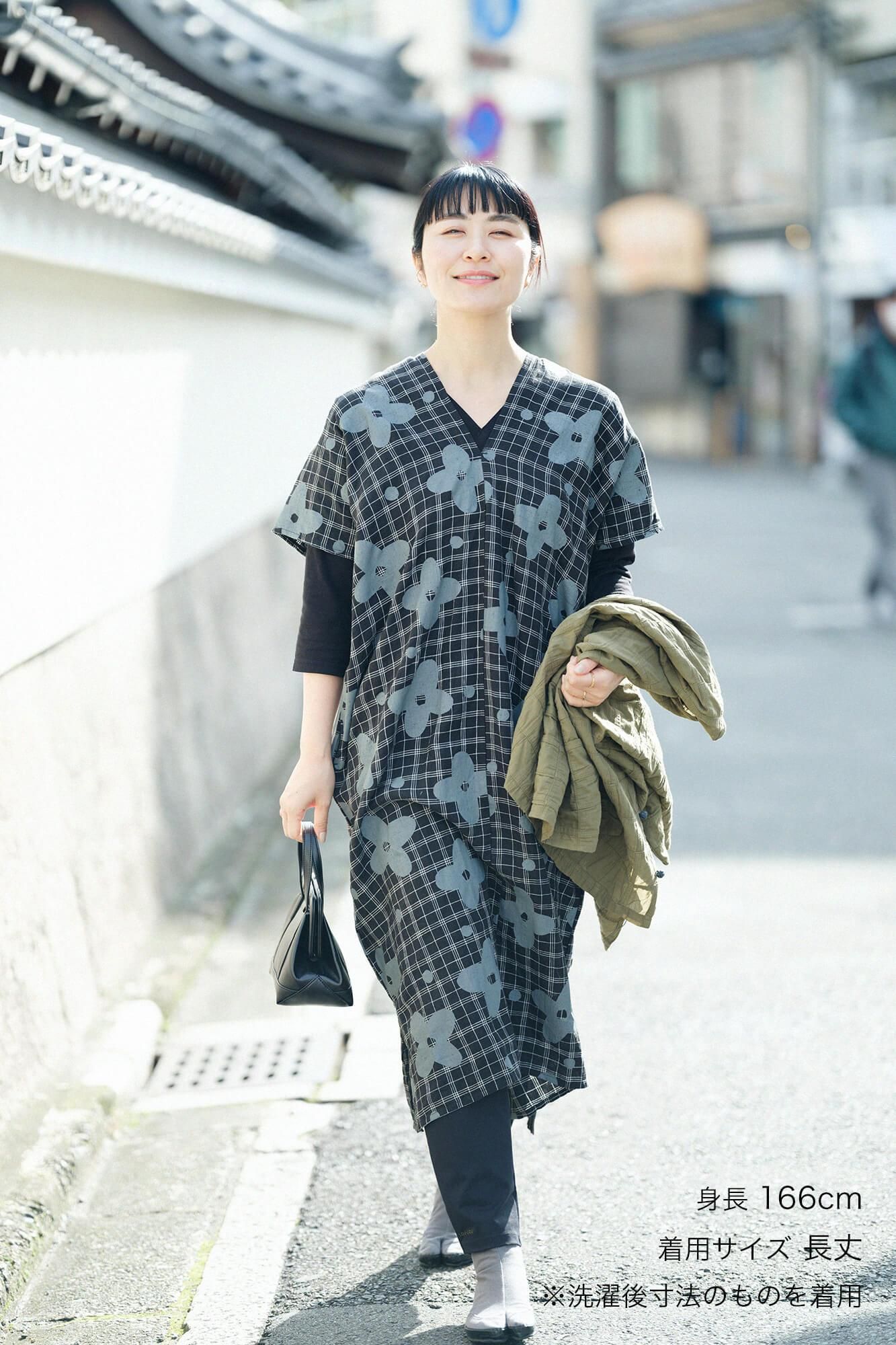 sousou　舶来羅紗　菊と余白　鳥の子色