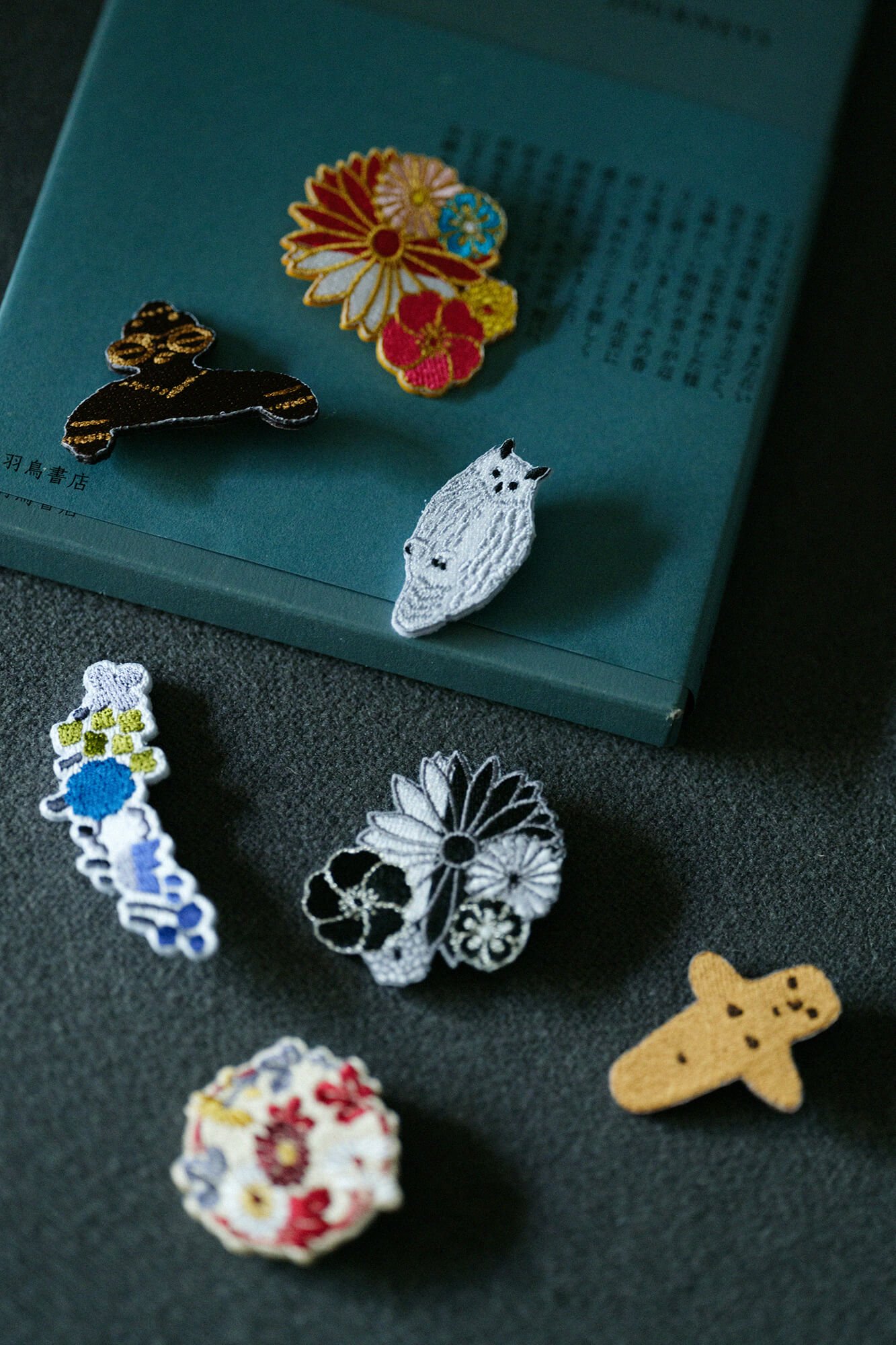 刺繍飾り（ししゅうかざり）／土偶（どぐう） 遮光器（しゃこうき） - SOU・SOU netshop （ソウソウ） - 『新しい日本文化の創造』