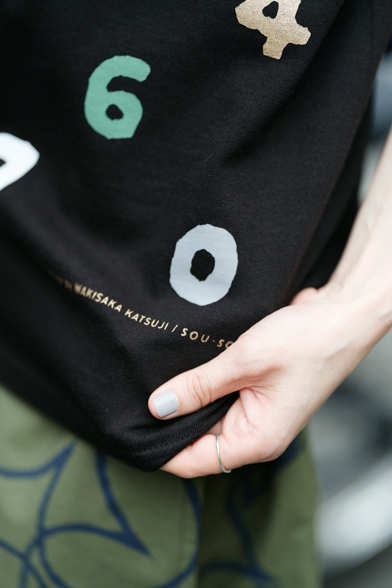 SO-SU-U 四味（よつみ） 半袖Tシャツ[5.0]／ブラック - SOU・SOU netshop　（ソウソウ）　-　『新しい日本文化の創造』