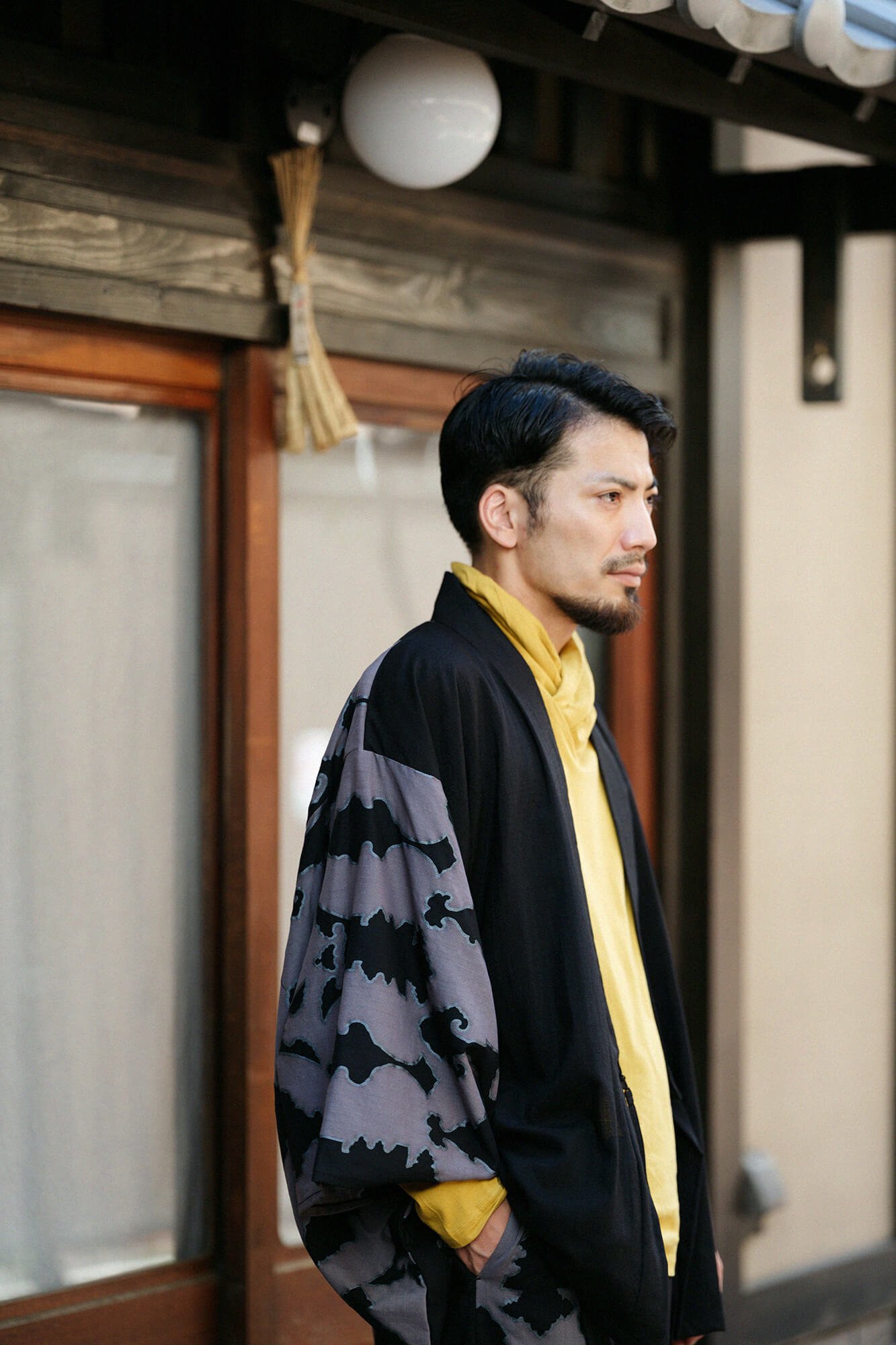 モスリン 角袖風靡（かくそでふうび） 片身替わり（かたみがわり）／濡羽色（ぬればいろ）×装飾金具（そうしょくかなぐ） - SOU・SOU  netshop　（ソウソウ）　-　『新しい日本文化の創造』
