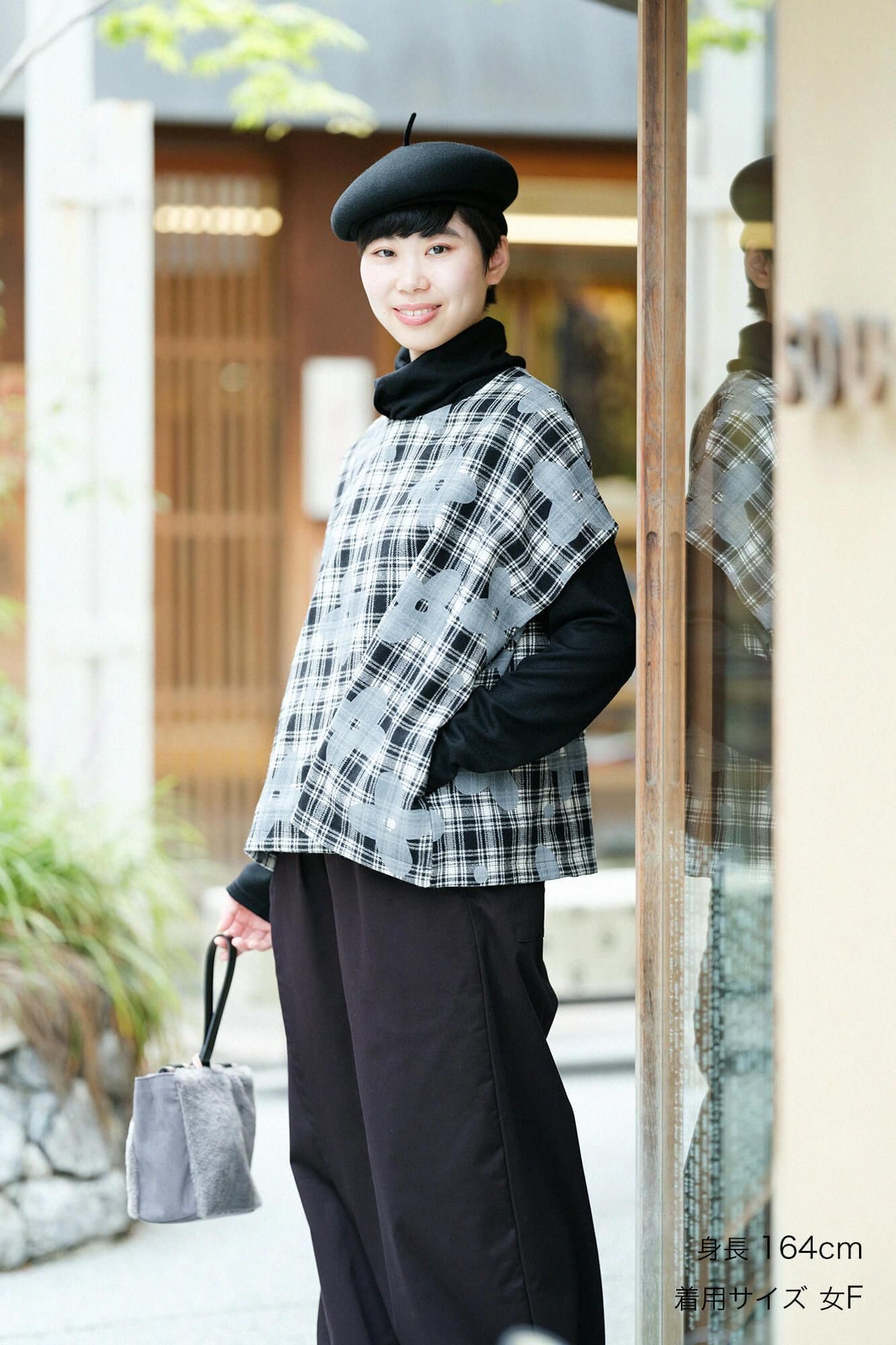 net限定】梳毛格子織（そもうこうしおり） 四角衣（しかくい