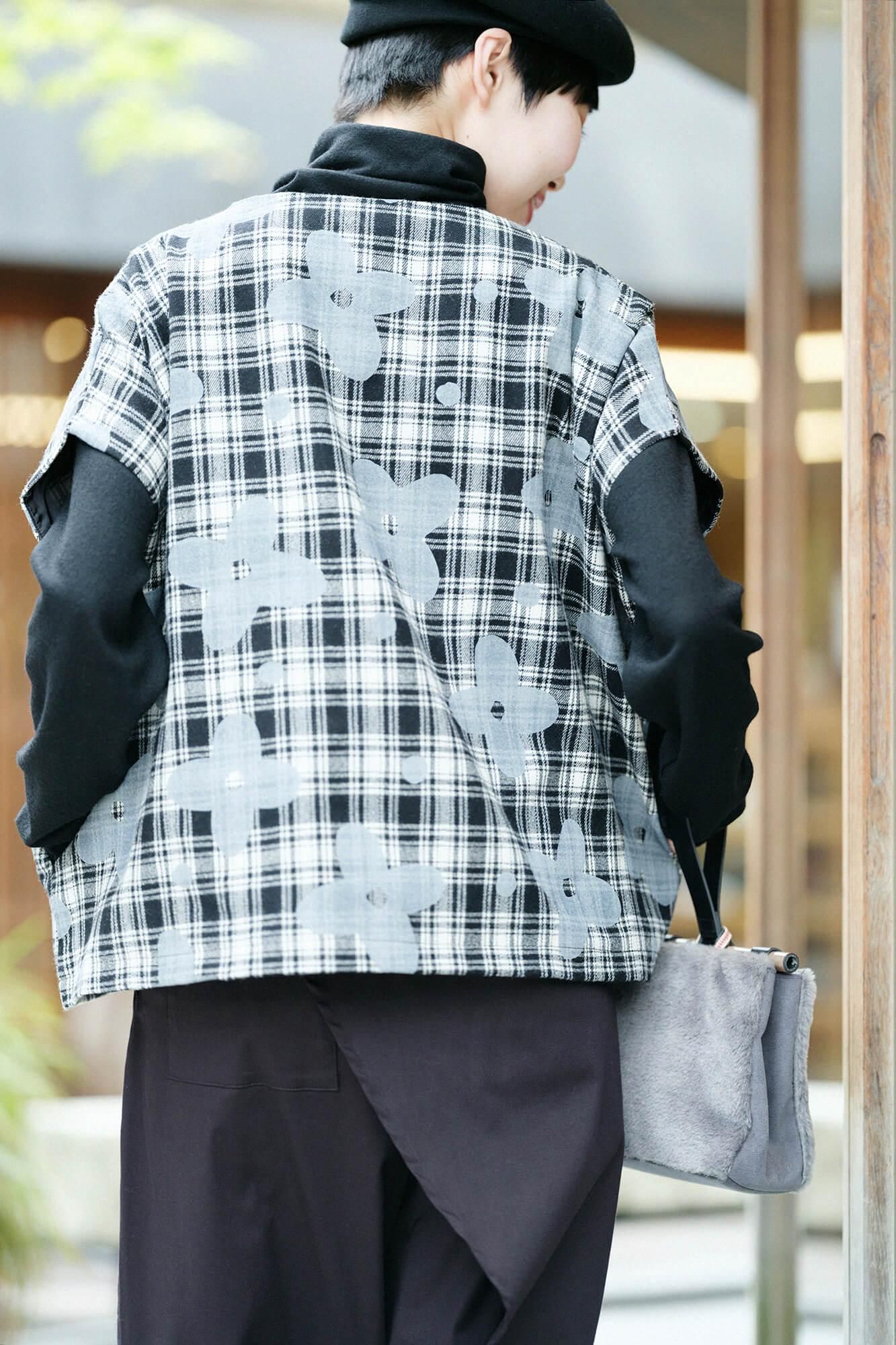 net限定】梳毛格子織（そもうこうしおり） 四角衣（しかくい