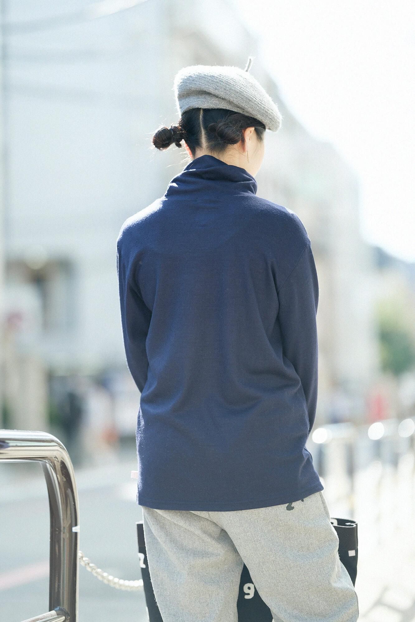 ウォッシャブルウール天竺 ツイストタートル L/S／深紺（しんこ