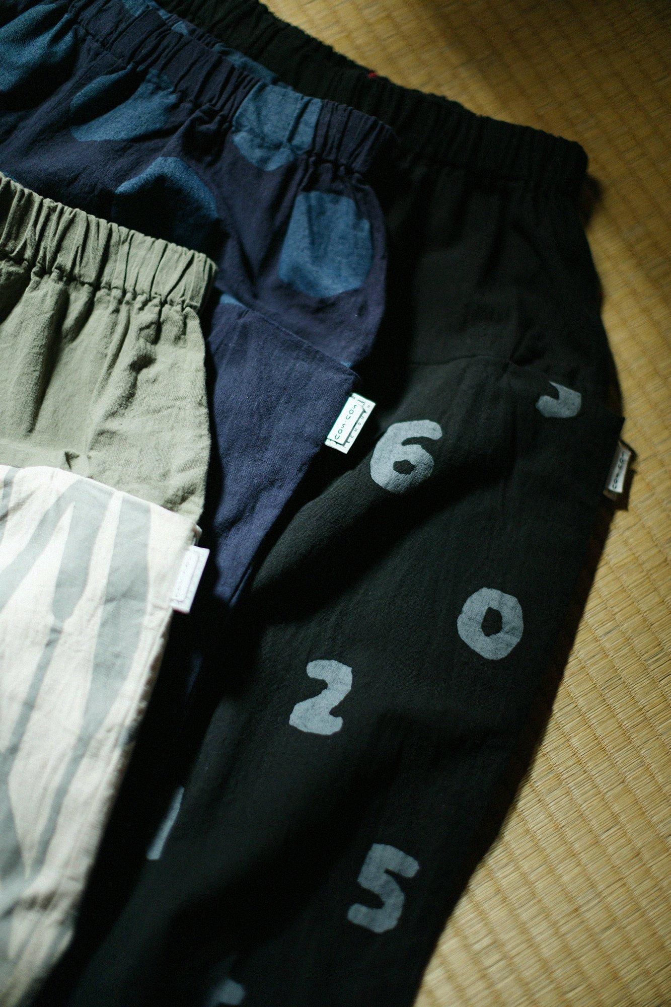 【極美品】SOU・SOU◎伊勢木綿 20/20 麻混 帯もんぺ／草柳鼠 × 水辺 伊勢木綿 20/20 麻混 帯もんぺ／草柳鼠（くさやなぎねず）×水辺