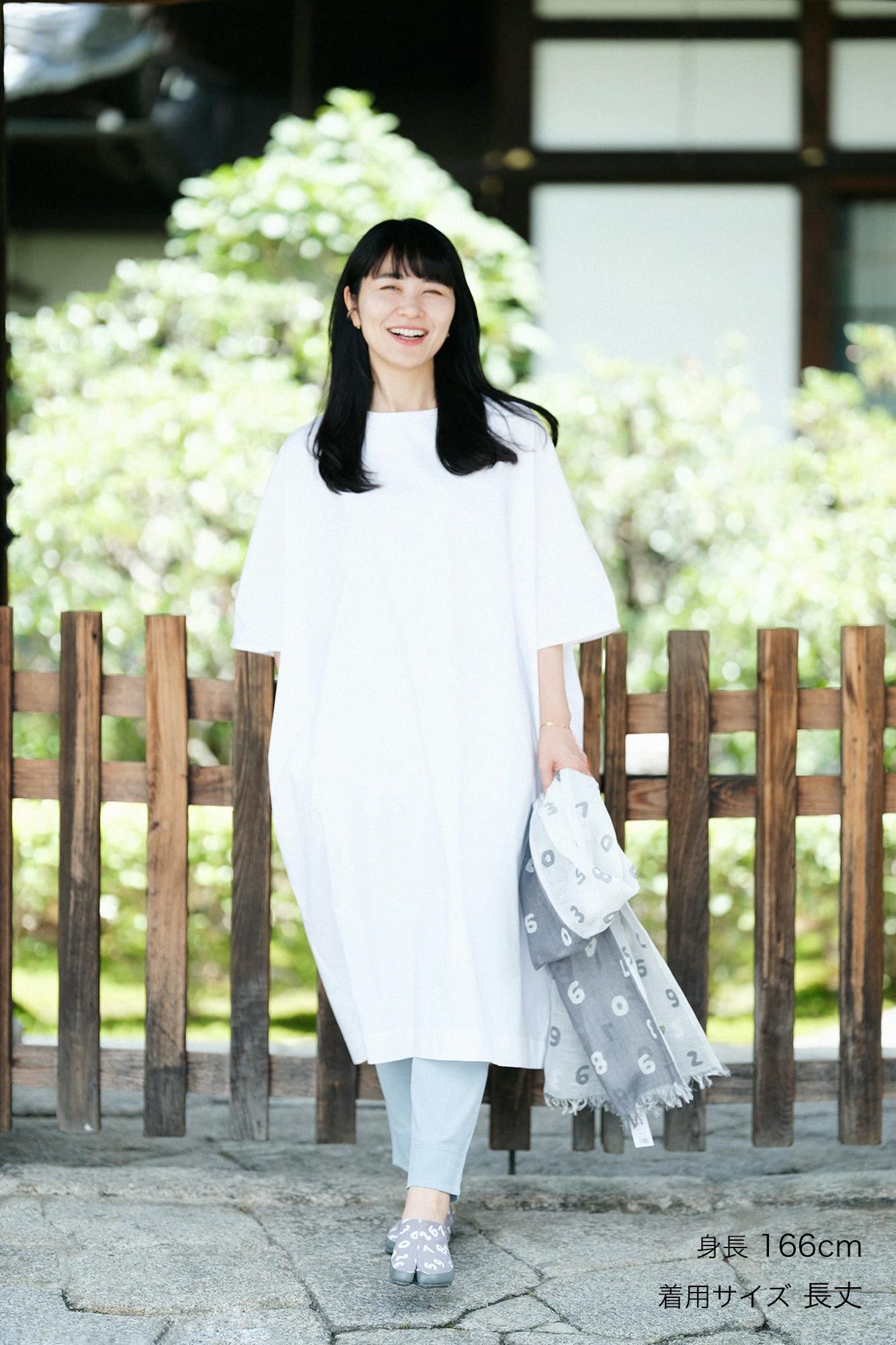 niana ドルマンスリーブワンピース　Mサイズ スリーブエンブロイダリードレス パーティードレス 結婚式