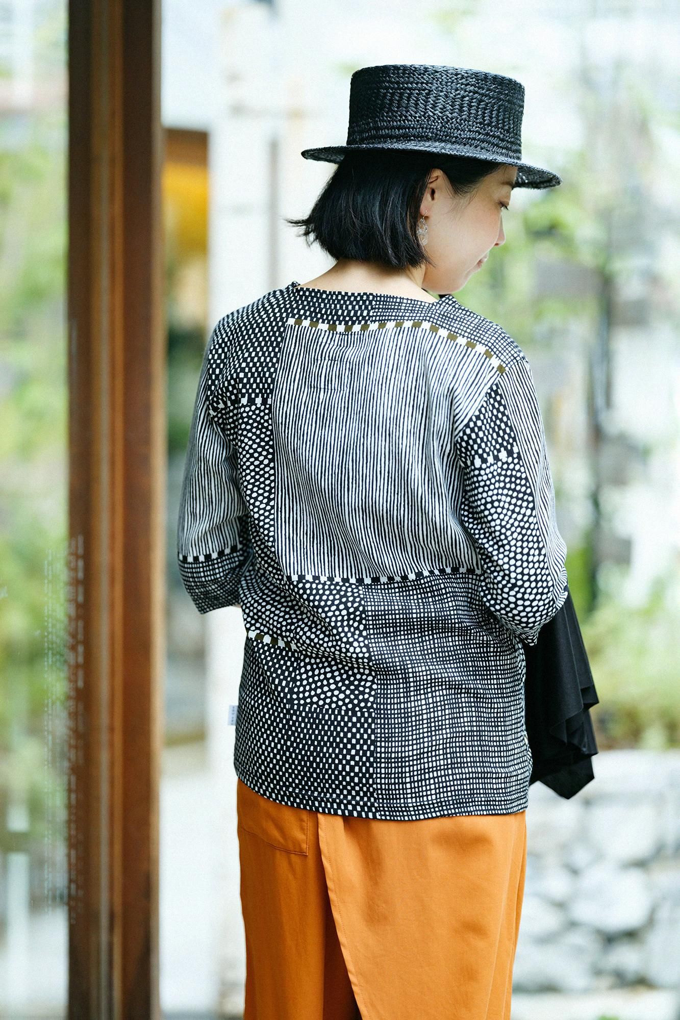 高島縮 40/40 被風(ひふ)ジバン 六分丈/間がさね 墨黒に苔 高島縮 40/40 被風(ひふ)ジバン 六分丈/間がさね 墨黒に苔