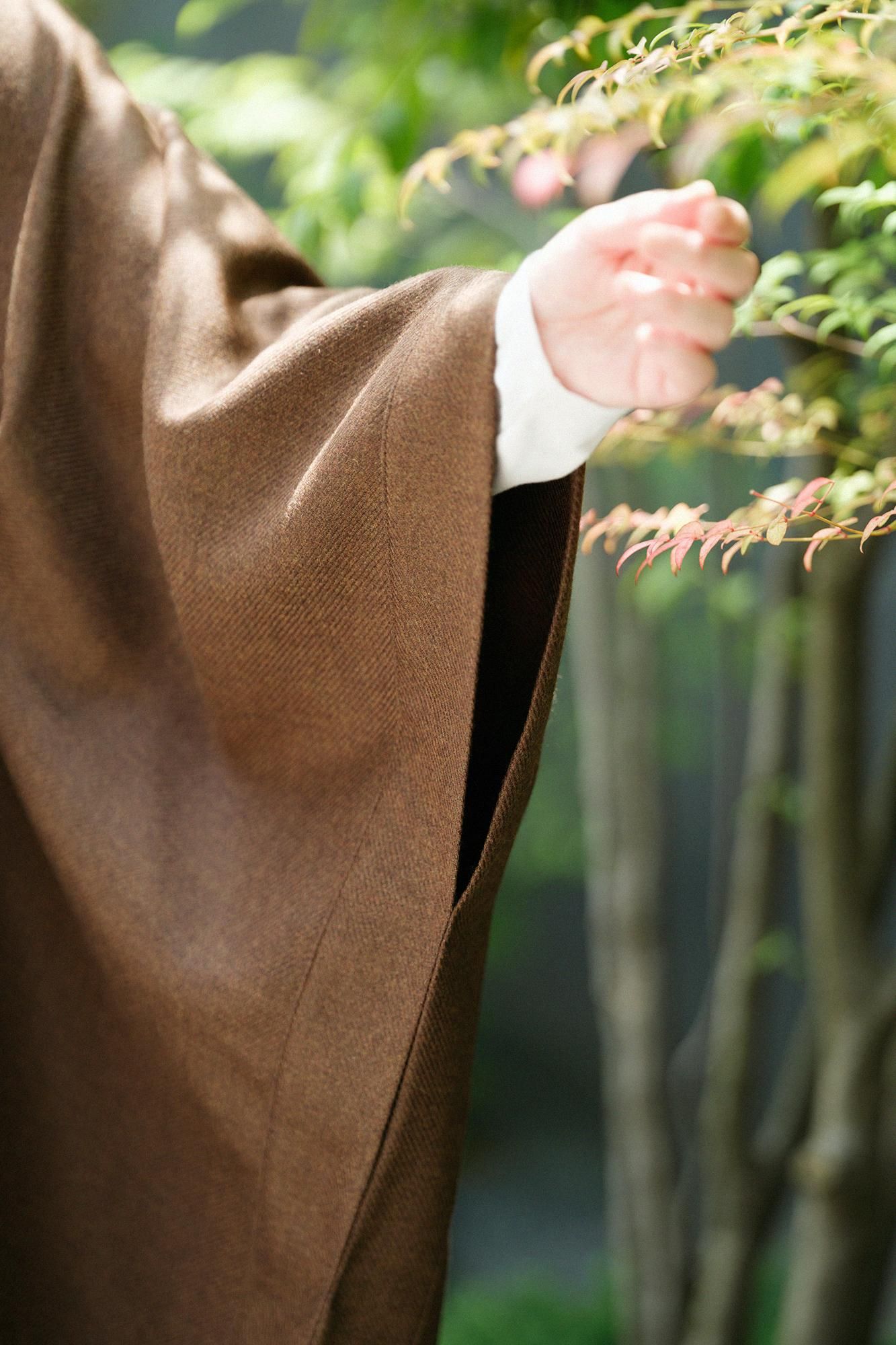 梳毛（そもう） 綾織（あやおり） きさらぎ／憲法色（けんぽう