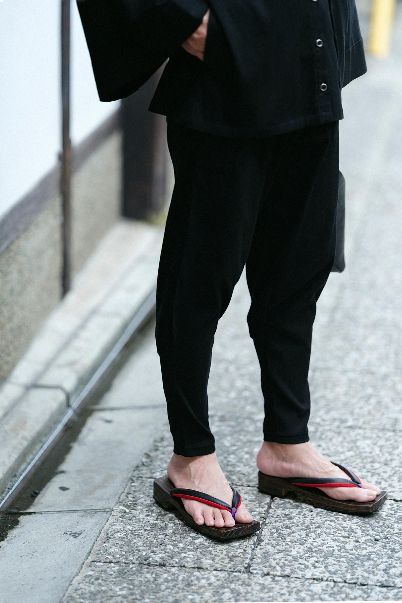 6 Metal, Black, 8