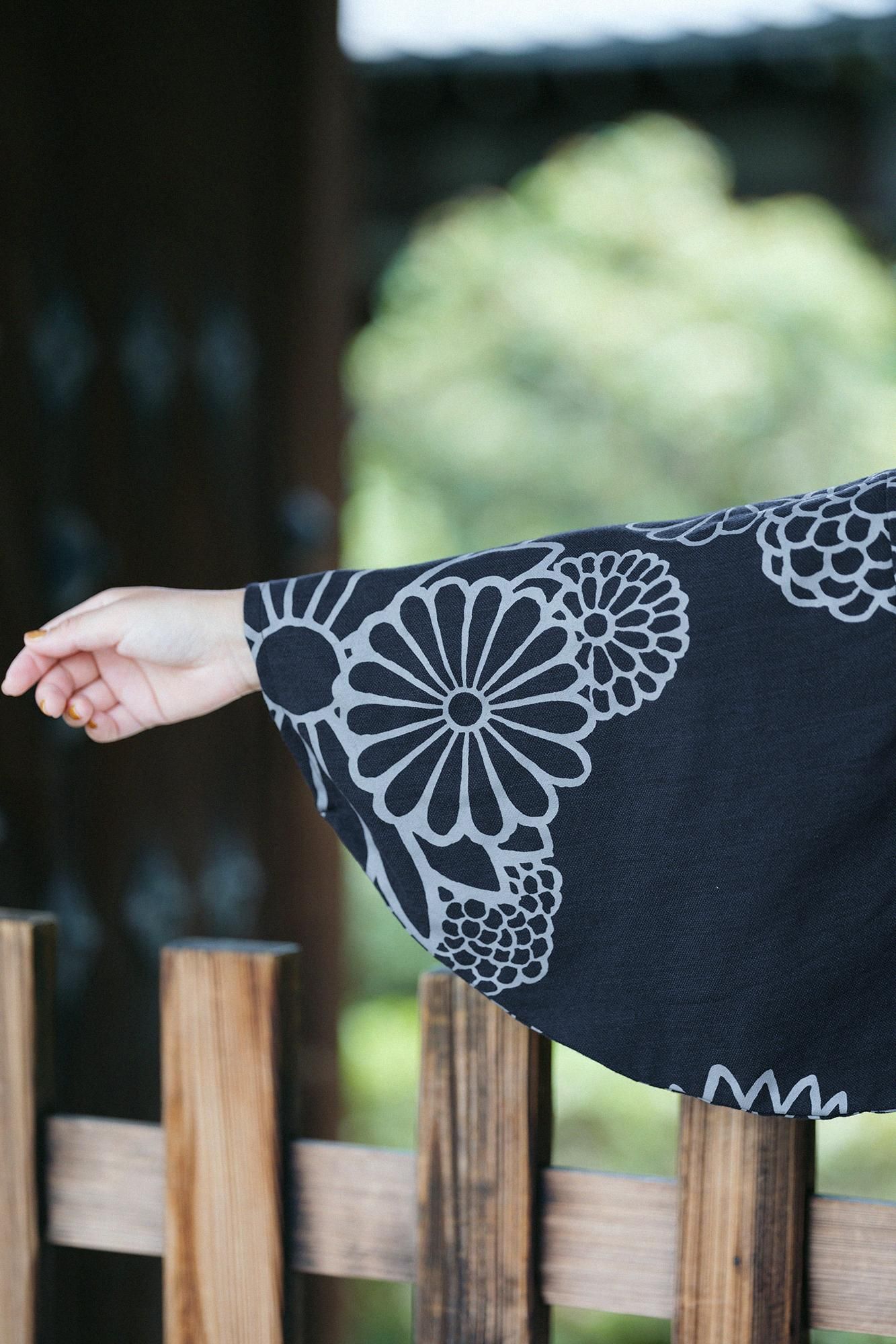 襦袢反物　着尺　絞り　よろけ縞　菊花紋　着物　091tz 着物 反物 小紋 正絹 フルオーダー仕立て付き 丹後ちりめん 紺地