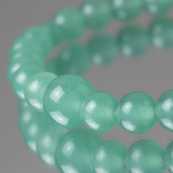 翡翠 、670グラム。 翡翠 、670グラム。 翡翠 、670グラム