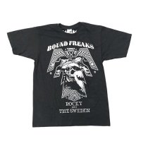 <img class='new_mark_img1' src='https://img.shop-pro.jp/img/new/icons59.gif' style='border:none;display:inline;margin:0px;padding:0px;width:auto;' />■ROCKY & THE SWEDEN_BOUND FREAKS T SHIRT BLACK / WHITE■