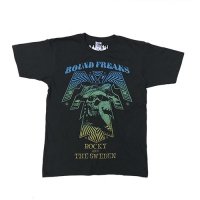 <img class='new_mark_img1' src='https://img.shop-pro.jp/img/new/icons59.gif' style='border:none;display:inline;margin:0px;padding:0px;width:auto;' />■ROCKY & THE SWEDEN_BOUND FREAKS T SHIRT BLACK / GRADATION■