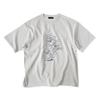 <img class='new_mark_img1' src='https://img.shop-pro.jp/img/new/icons13.gif' style='border:none;display:inline;margin:0px;padding:0px;width:auto;' />■NADA._chilling smaxx big silhouette t shirt■