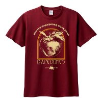 <img class='new_mark_img1' src='https://img.shop-pro.jp/img/new/icons13.gif' style='border:none;display:inline;margin:0px;padding:0px;width:auto;' />BAREBONES_BETTER THAN DEAD T SHIRT BURGUNDY