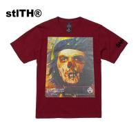<img class='new_mark_img1' src='https://img.shop-pro.jp/img/new/icons13.gif' style='border:none;display:inline;margin:0px;padding:0px;width:auto;' />stlTH&#174; GUEVARA Tee burgundy