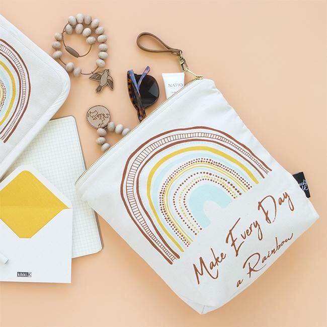 <img class='new_mark_img1' src='https://img.shop-pro.jp/img/new/icons47.gif' style='border:none;display:inline;margin:0px;padding:0px;width:auto;' />Zip Pouch (ウォータープルーフマルチポーチ) by Finch & Folk