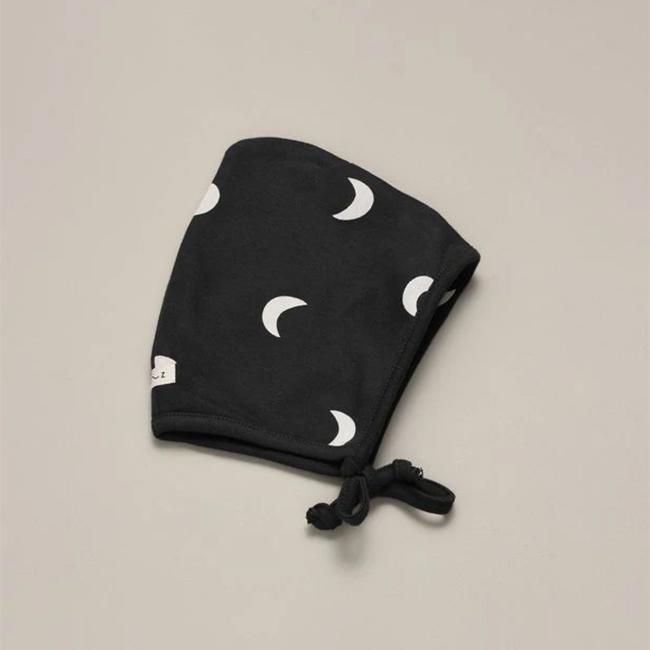 <img class='new_mark_img1' src='https://img.shop-pro.jp/img/new/icons6.gif' style='border:none;display:inline;margin:0px;padding:0px;width:auto;' />Black Midnight Bonnet by Organic Zoo