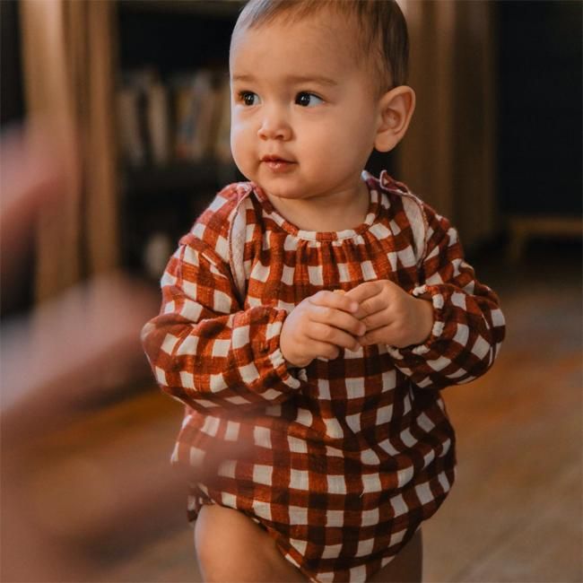 <img class='new_mark_img1' src='https://img.shop-pro.jp/img/new/icons14.gif' style='border:none;display:inline;margin:0px;padding:0px;width:auto;' />【送料無料】Romper Esmee VICHY ROUILLE (6m,12m) by STUDIO BOHEME PARIS