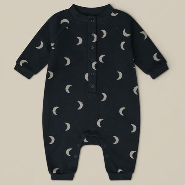<img class='new_mark_img1' src='https://img.shop-pro.jp/img/new/icons47.gif' style='border:none;display:inline;margin:0px;padding:0px;width:auto;' />【送料無料】Charcoal Midnight Onesie (3-6m,6-12m) by organic zoo OZAW23
