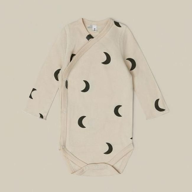 <img class='new_mark_img1' src='https://img.shop-pro.jp/img/new/icons14.gif' style='border:none;display:inline;margin:0px;padding:0px;width:auto;' />【送料無料】Desert Midnight Wrap Bodysuit (0-3M,3-6M) by organic zoo OZAW23