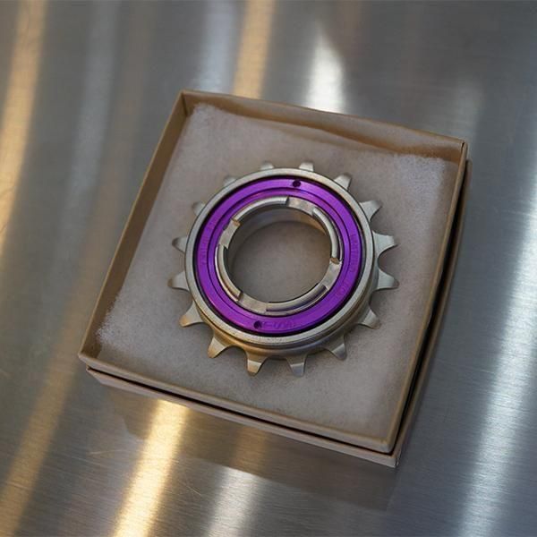 ホワイトインダストリーズ eno single freewheel 17T WHITE INDUSTRIES* eno single freewheel (pink) - BLUE LUG