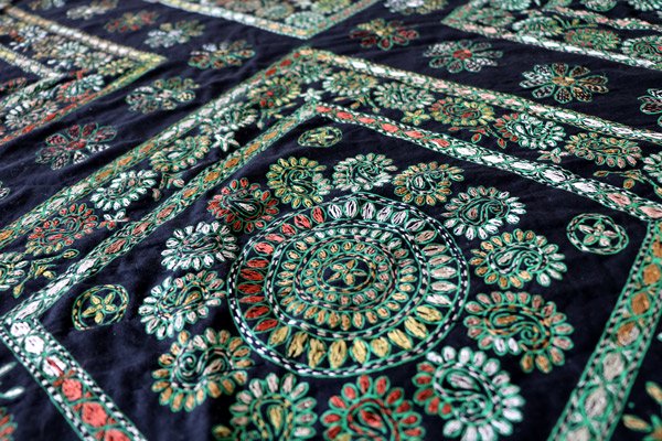 稀少なバングラデシュ伝統手刺繍ノクシカタベッドカバー クイーン 