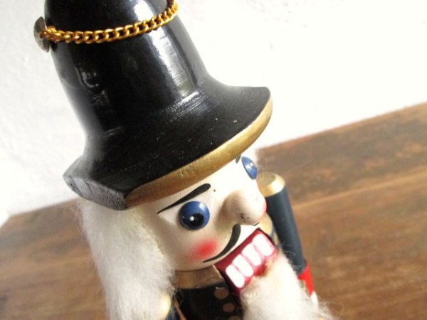 Ｊ ヴィンテージ品☆ドイツ伝統工芸品くるみ割り人形♪：黒い征服の ...
