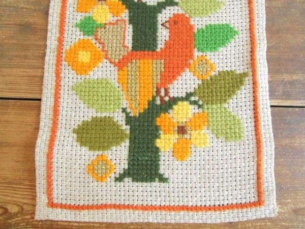 カッチアンティーク刺繍のタペストリー壁掛け☆ヴィンテージ刺繍 スウェーデン製ツヴィスト刺繍の壁掛け - ANTIQUE LEAVES