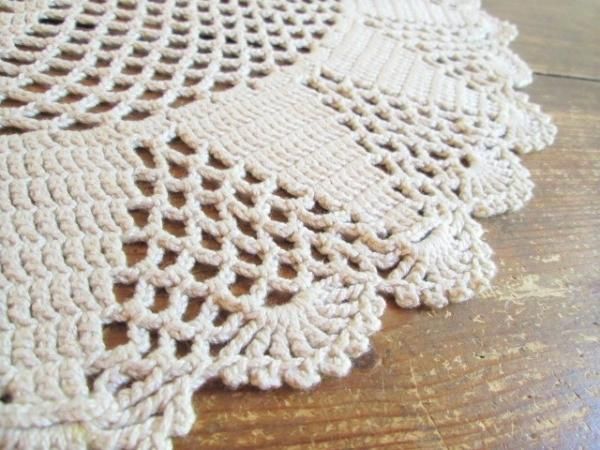 クロッシェレース編みクロス：No.45 薄グレーベージュ φ60cm/Lサイズ