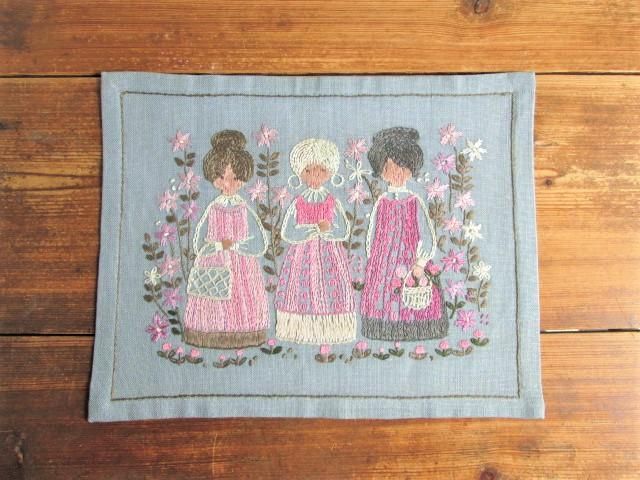 力作☆刺繍タペストリー：仲良しの３姉妹/3人の女の子たち 