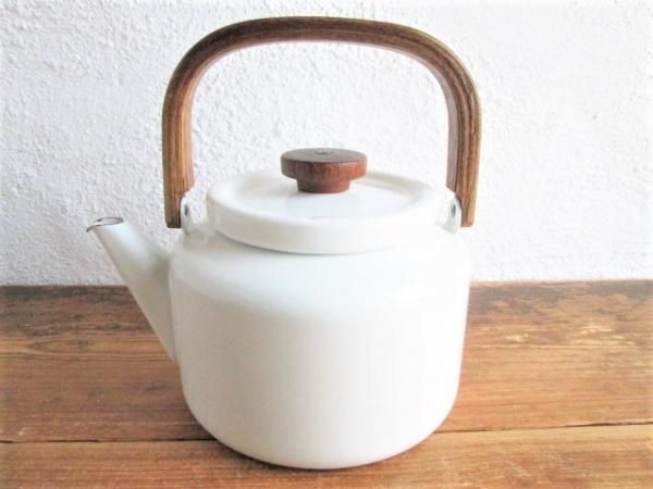 美品　finel フィネル　アラビア　ホワイト 木製ハンドル やかん　ケトル アラビア Finel フィネル ホーローケトル（やかん） 琺瑯 arabia